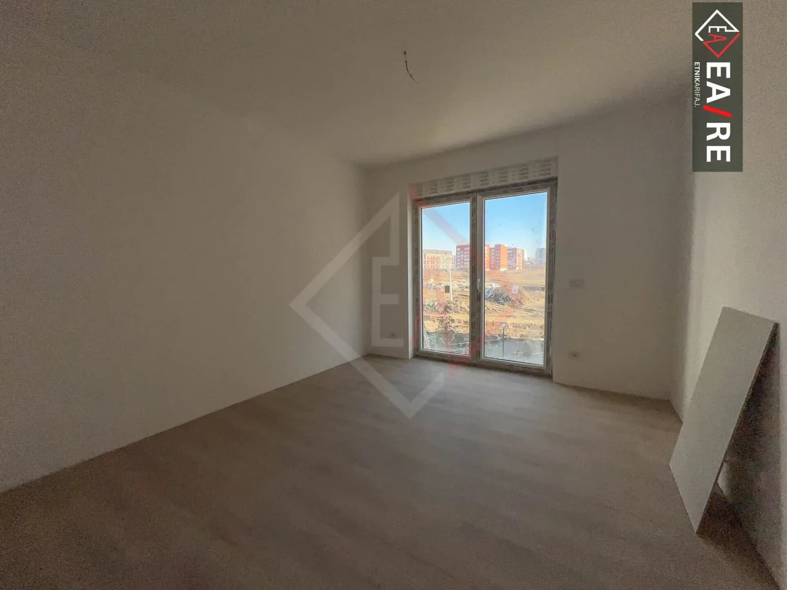 BANESË NË SHITJE NË VETERNIK 4