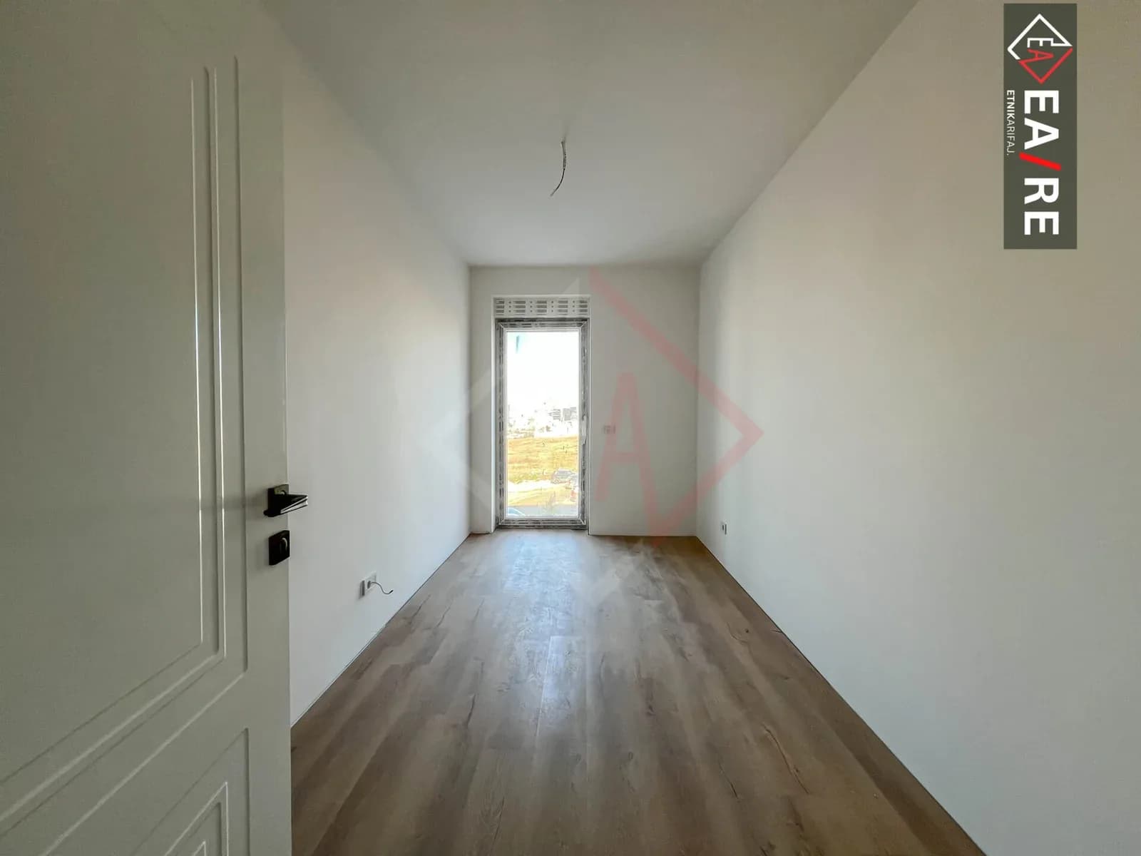 BANESË NË SHITJE NË VETERNIK 3