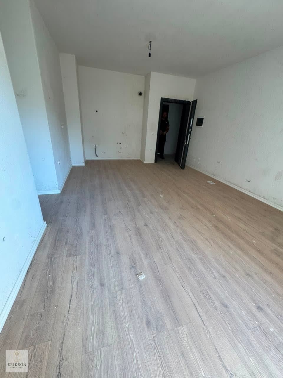 Shitet apartament 2+1 4