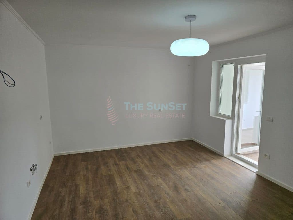 Apartament 2+1 për shitje në Rrugën "Petro Nini Luarasi" 4