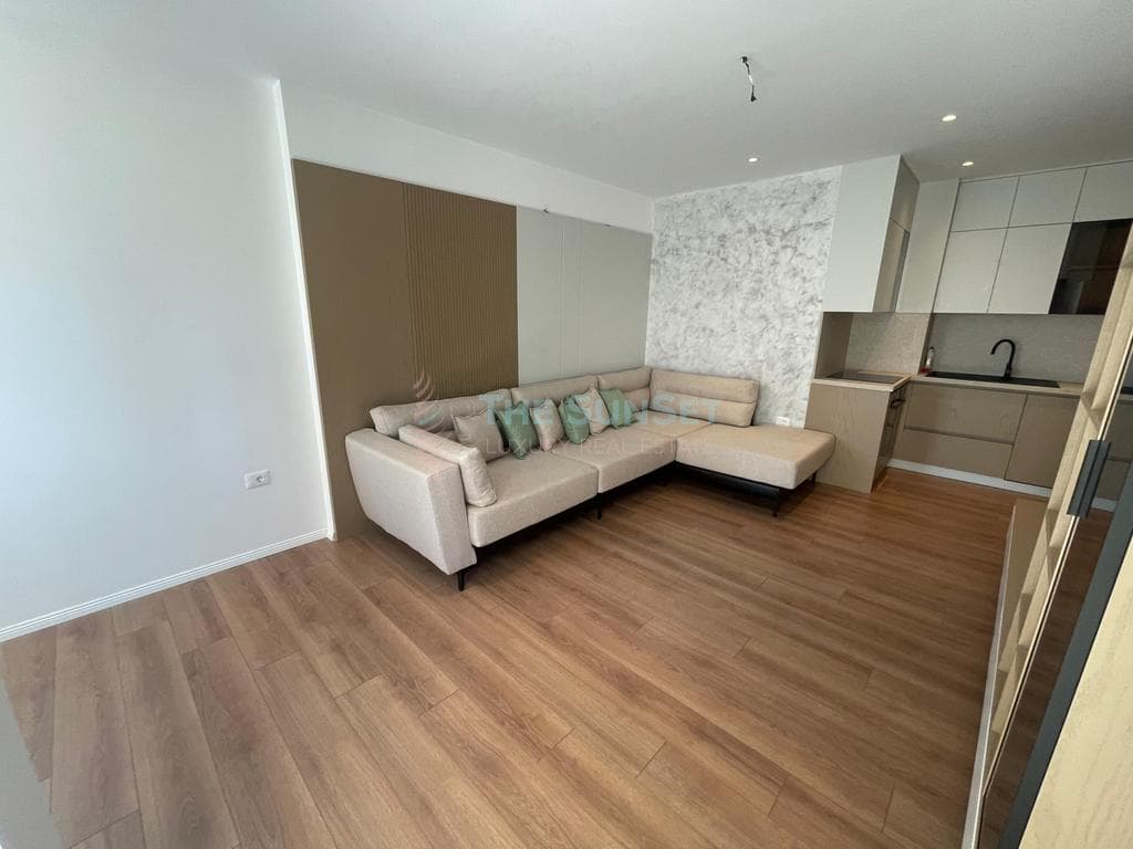Apartament Modern 2+1 Te Kafe Flora – Tiranë