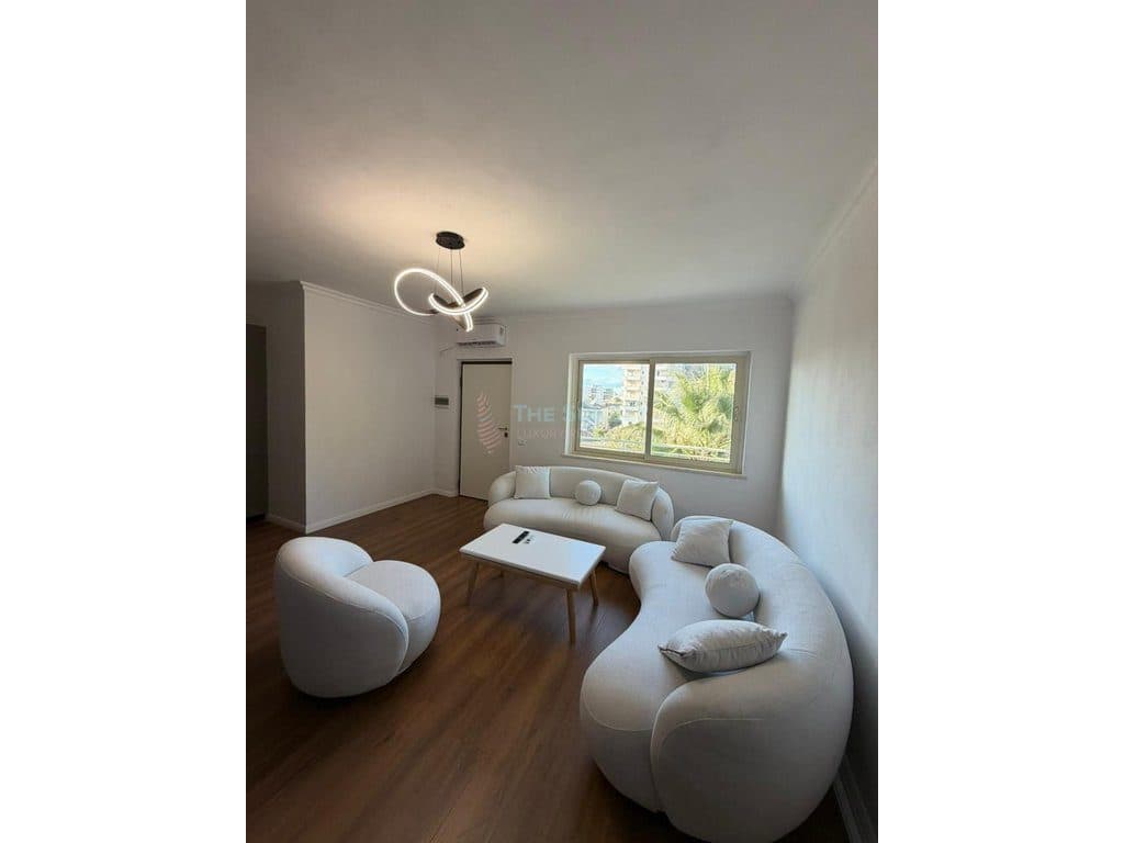 Apartament 1+1 për shitje në zonën e Shkëmbit të Kavajës