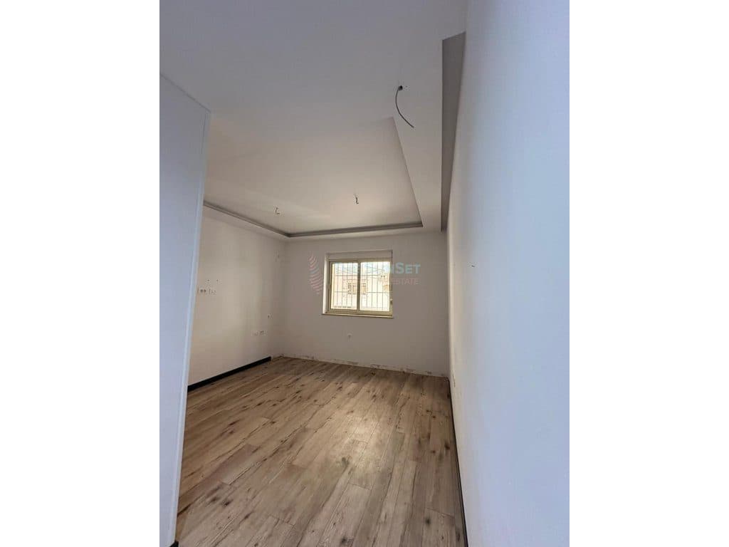 Apartament 2+1+2 për Shitje në Liqenin e Tiranës, Pranë Shkollës “Petro Nini Luarasi” 4