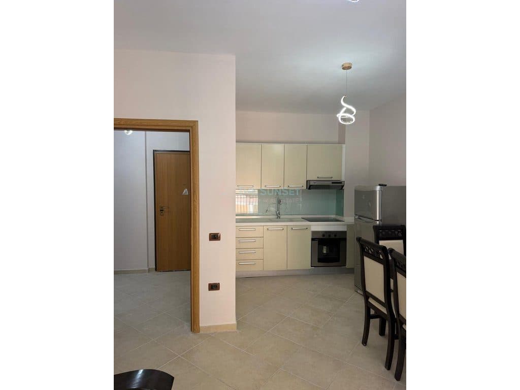 Apartament 1+1 për shitje- Shkëmbi i Kavajës 3