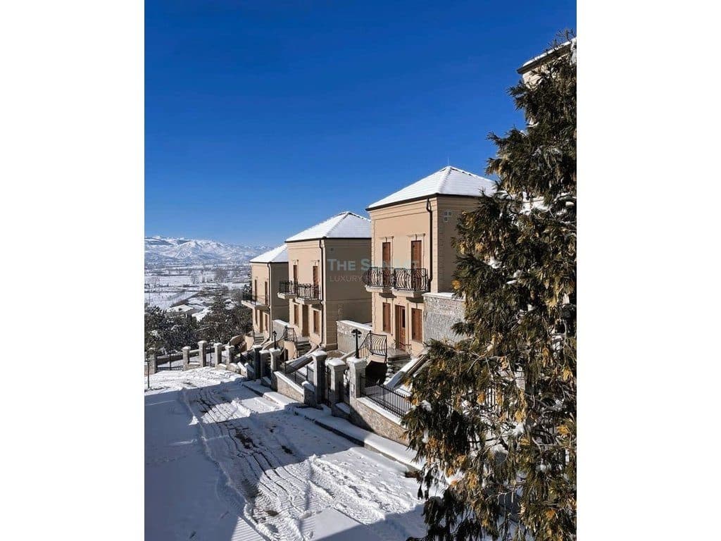 VILË PËR SHITJE – BELVEDERE, KORÇË