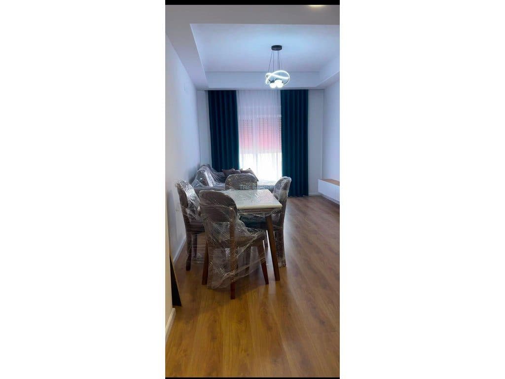 Apartament 1+1 për qira në Kompleksin Mangalem