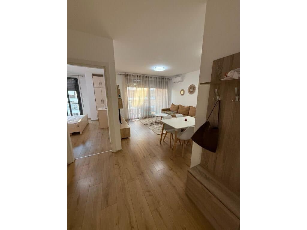 Apartament 1+1 për qira në Rrugën "Jordan Misja" 3