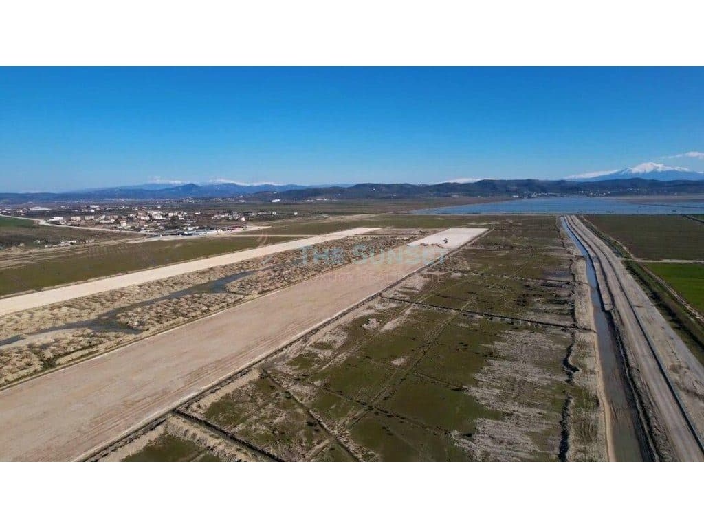 TOKE PER SHITJE PRANE AEROPORTIT TE VLORES! 3