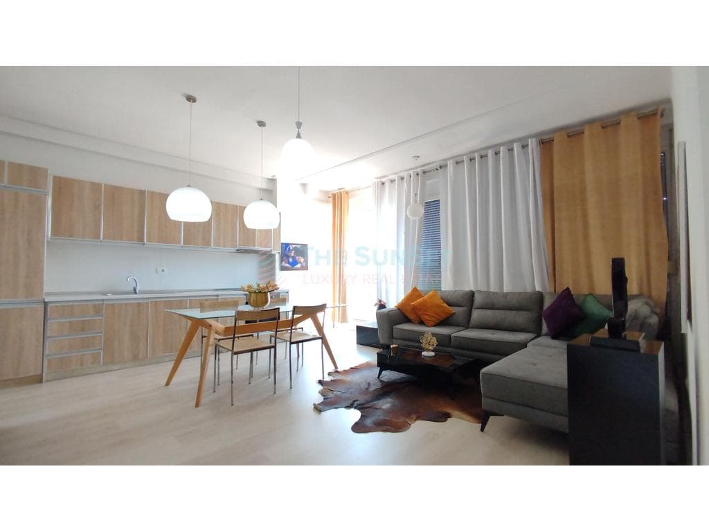 Apartament 2+1 për shitje në Fushën e Aviacionit
