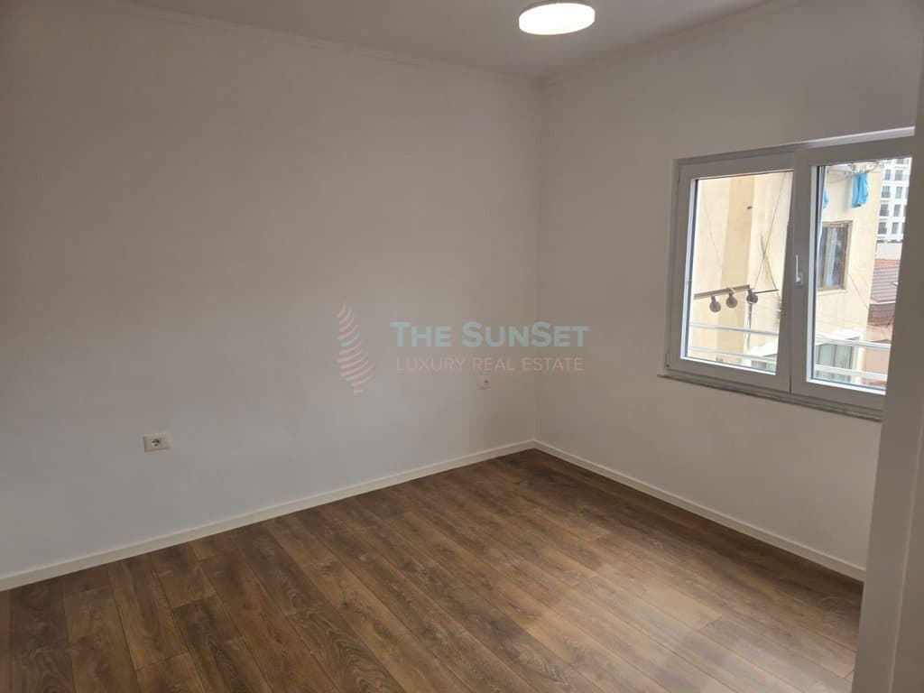 Apartament 1+1 për shitje pranë Shkollës së Kuqe 4