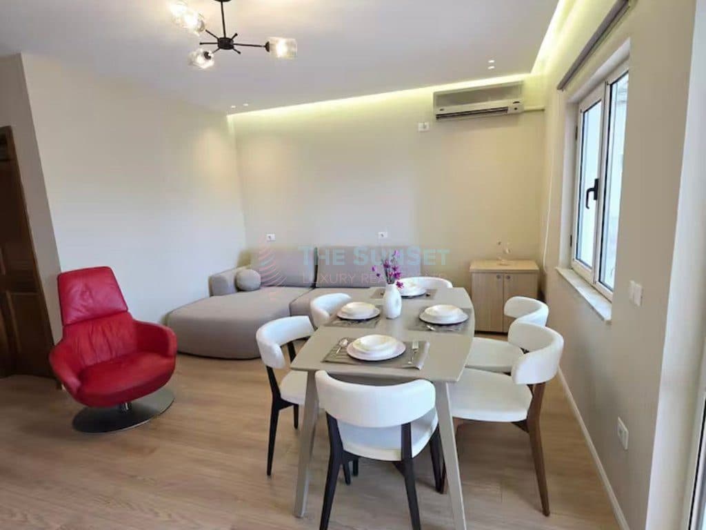 Penthouse luksoz 2+1 per qira ne Bllok 3