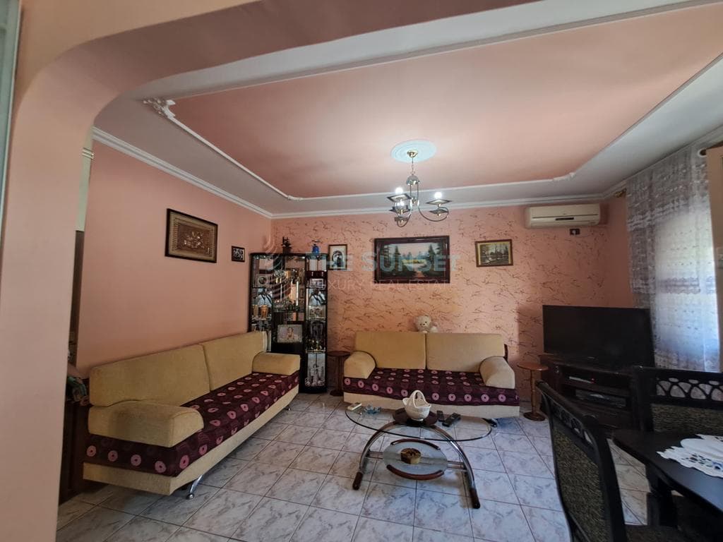 APARTAMENT ME QIRA 2+1 TE XHAMLLIKU