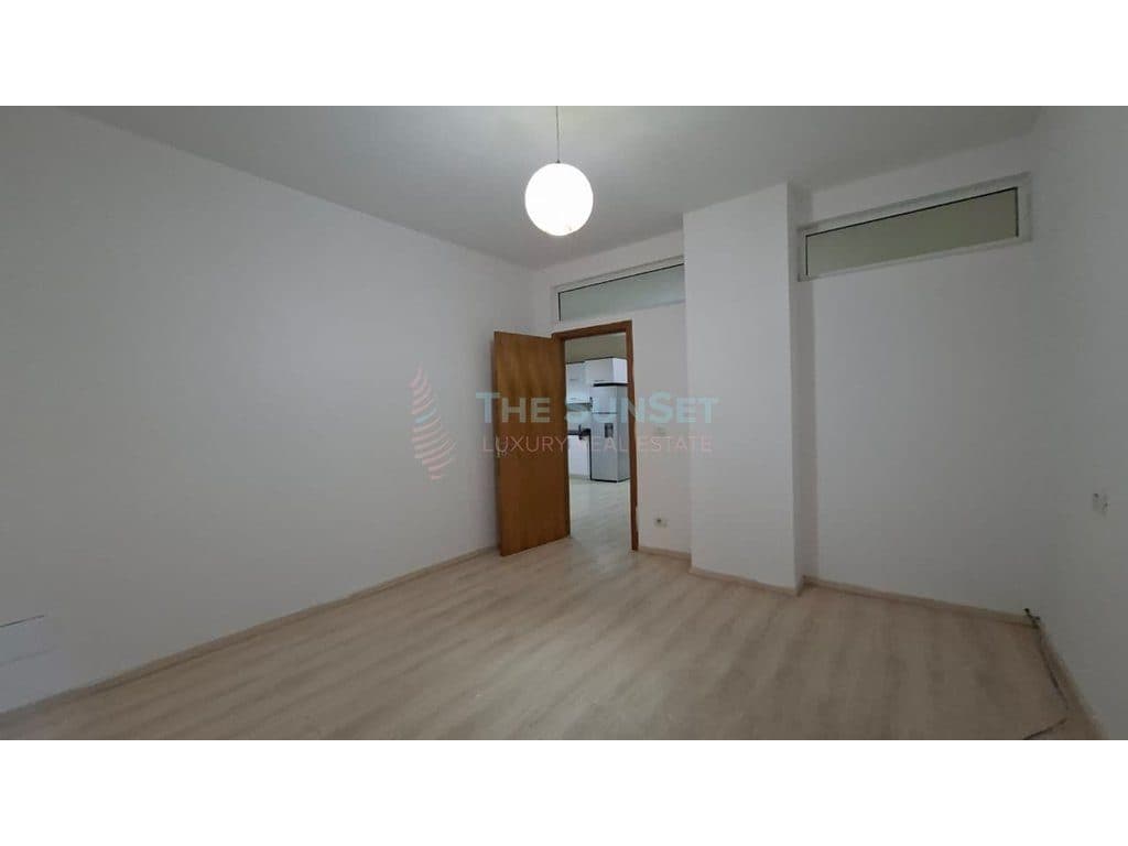 Apartament 1+1 për shitje në zonën e 5 Majit 4