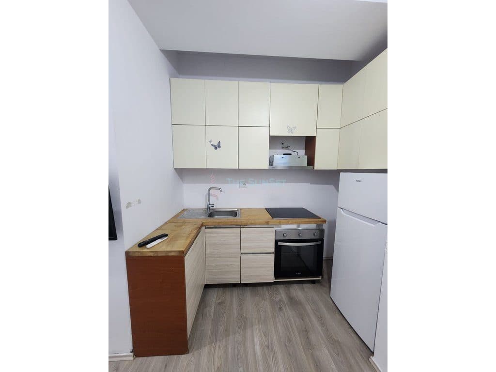Apartament 1+1 për shitje në Rrugën Ali Demi 2
