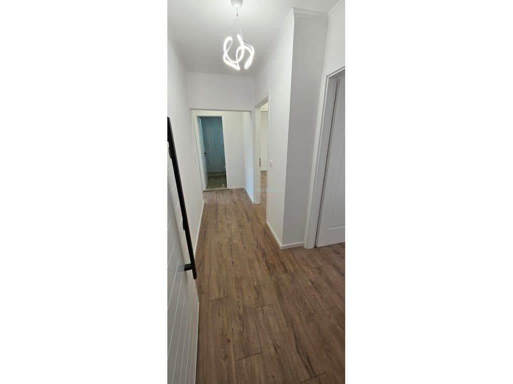 Apartament 3+1 për shitje në zonën e Rrugës së Kavajës