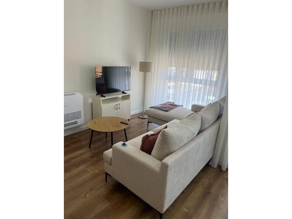 Apartament 1+1 per qira në Pazarin e Ri, Tiranë