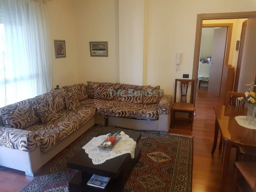 Apartament 1+1 per qira në Pazarin e Ri, Tiranë