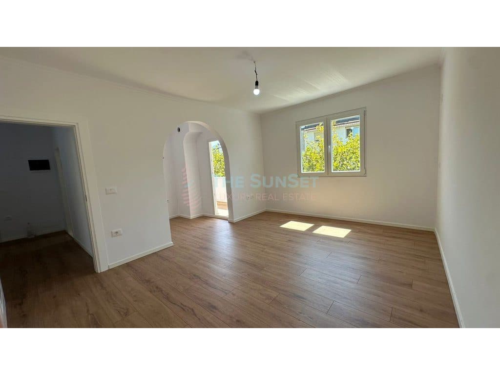 APARTAMENT 1+1 PËR SHITJE TEK SHKOLLA E KUQE 3
