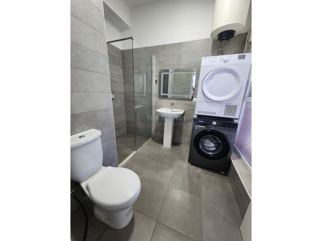 Apartament 1+1 për shitje në Rrugën Ali Demi 4