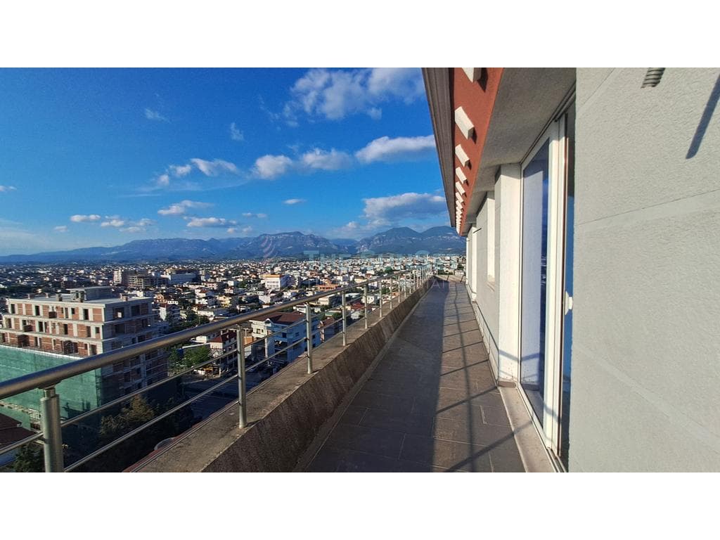 Penthouse për shitje me çertifikatë pronësie