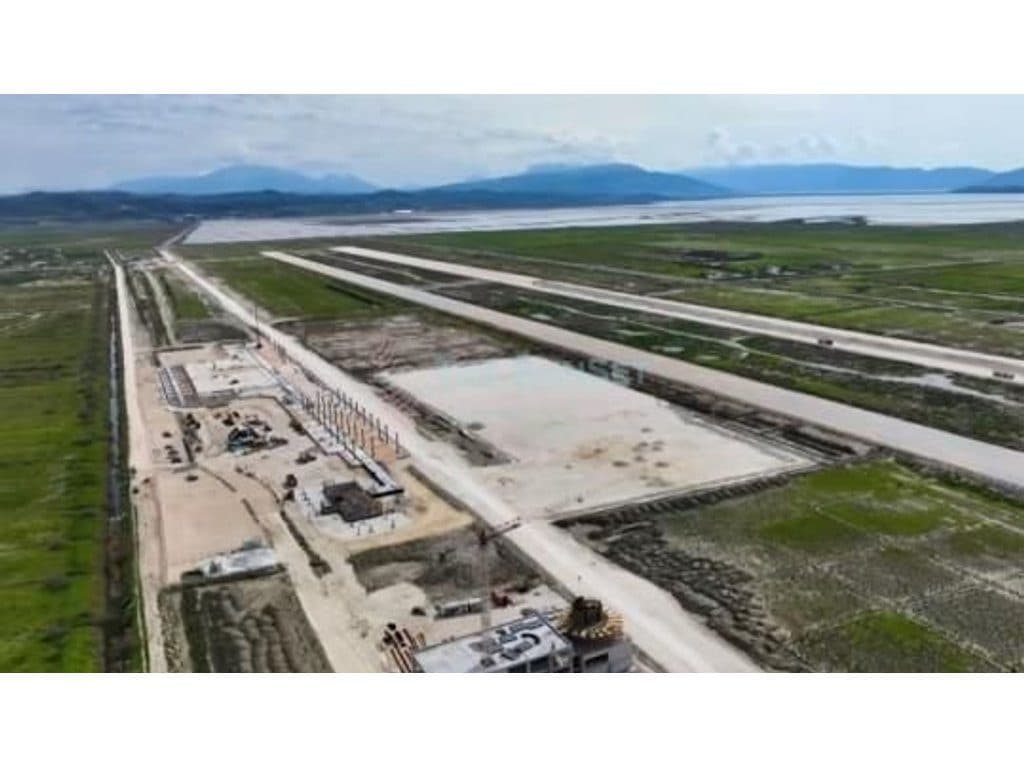 TOKE PER SHITJE PRANE AEROPORTIT TE VLORES! 4