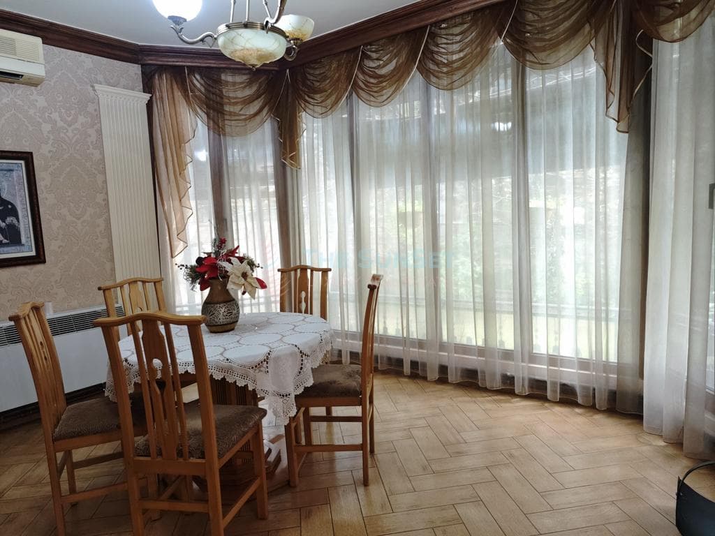 Vilë unike për qira pranë Freskut ! 4