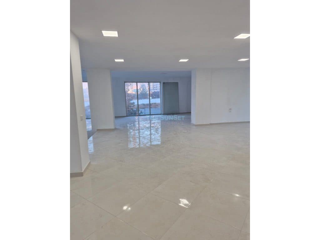 Ambient Duplex me Qira – Ish Stacioni i Trenit, Tiranë 2