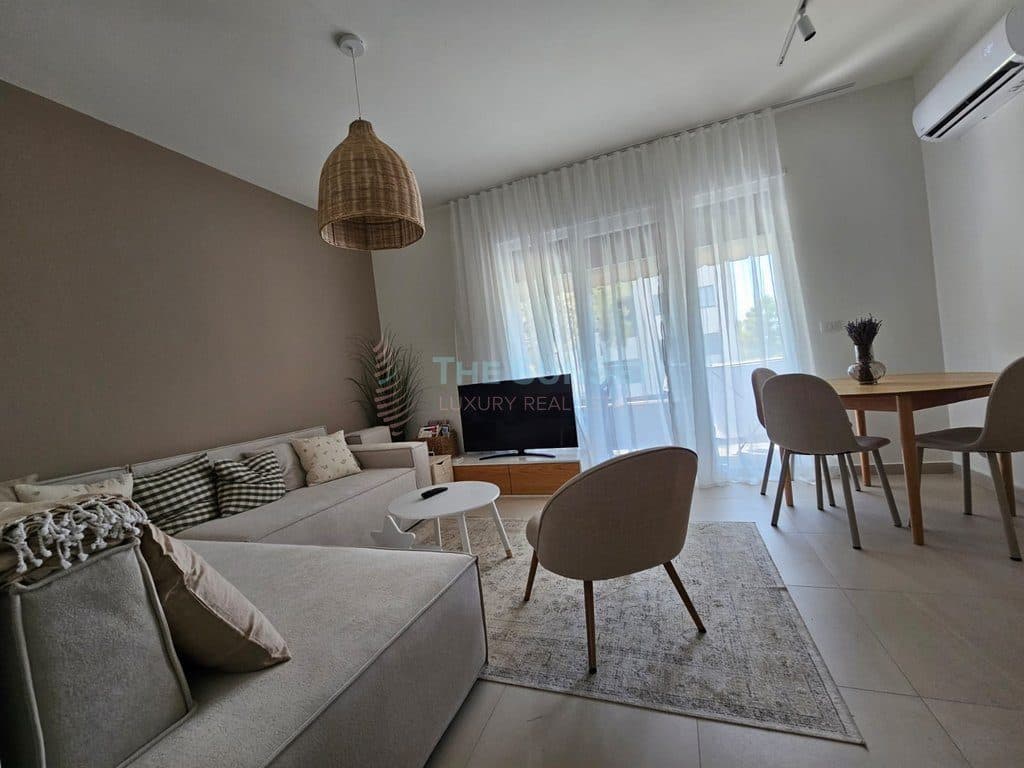 Apartament 2+1+2 për shitje në Porto Lalzi
