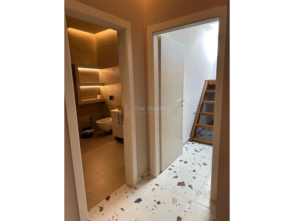 Vilë Luksoze për shitje në San Nicolas,Palasë