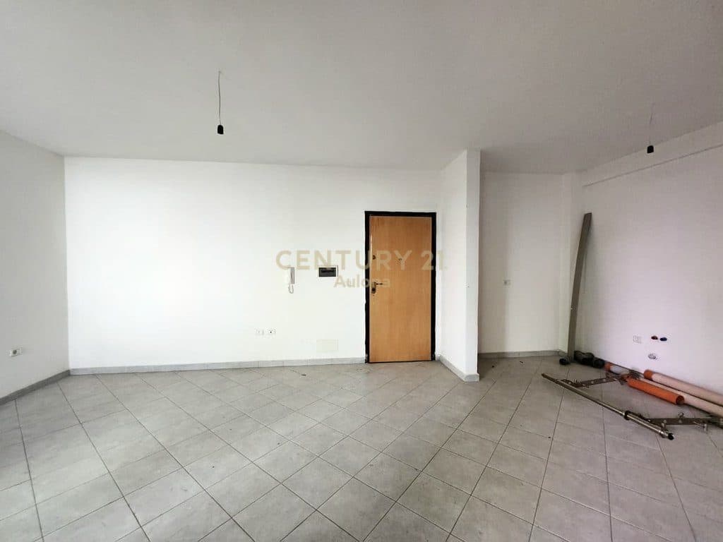 1+1 APARTMENT WITH VERANDA FOR SALE IN THE COMPLEX "GREEN TOWER VLORE" 4