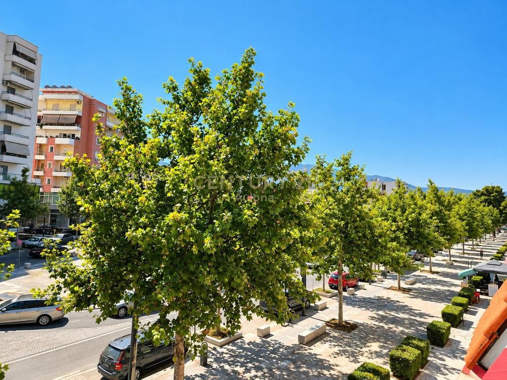 Mundësi Unike: Godinë Biznesi për Shitje në Bulevardin Kryesor, Vlorë 4
