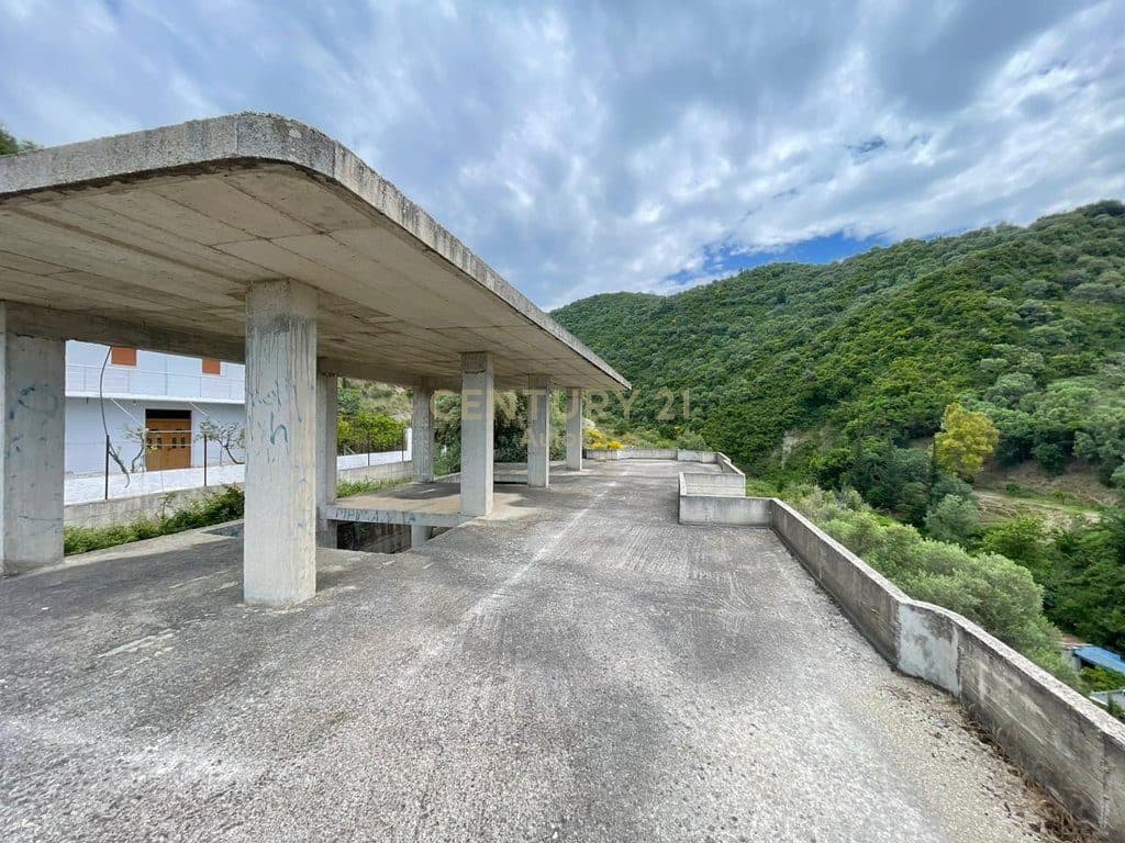 4-Story Building for Sale in Vlora, COLD WATER NEAR LUNGOMARE 1 4