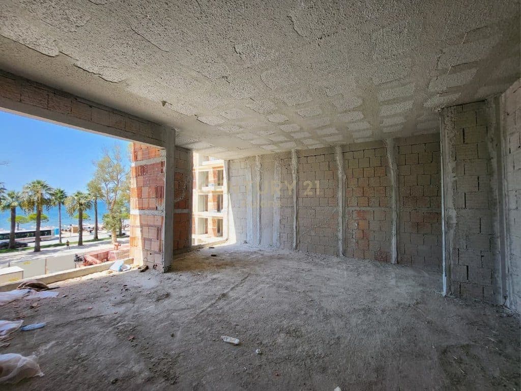 APARTAMENT 3+1 ME PAMJE NE DET REZIDENCA POSEIDON , LUNGOMARE - VLORE ! 4