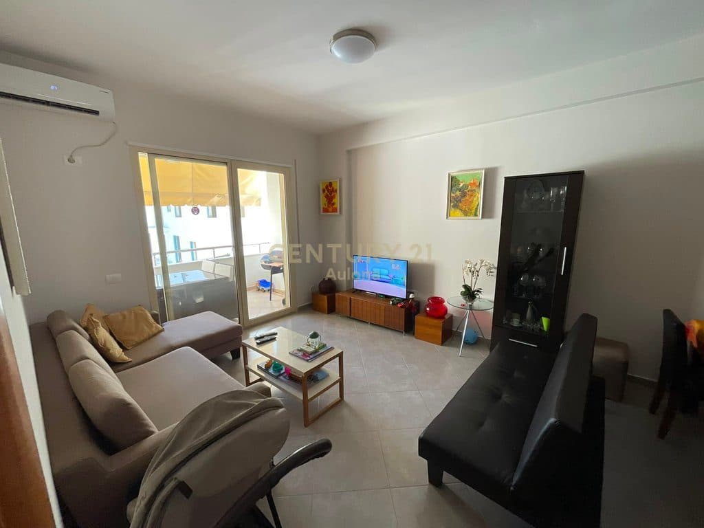 APARTMENT 1+1 FOR RENT ON THE LUNGOMARE 2