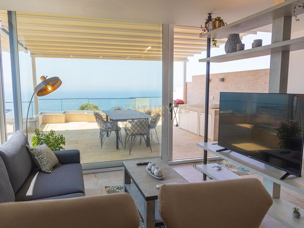 PENTHOUSE FOR SALE IN COLD WATER
