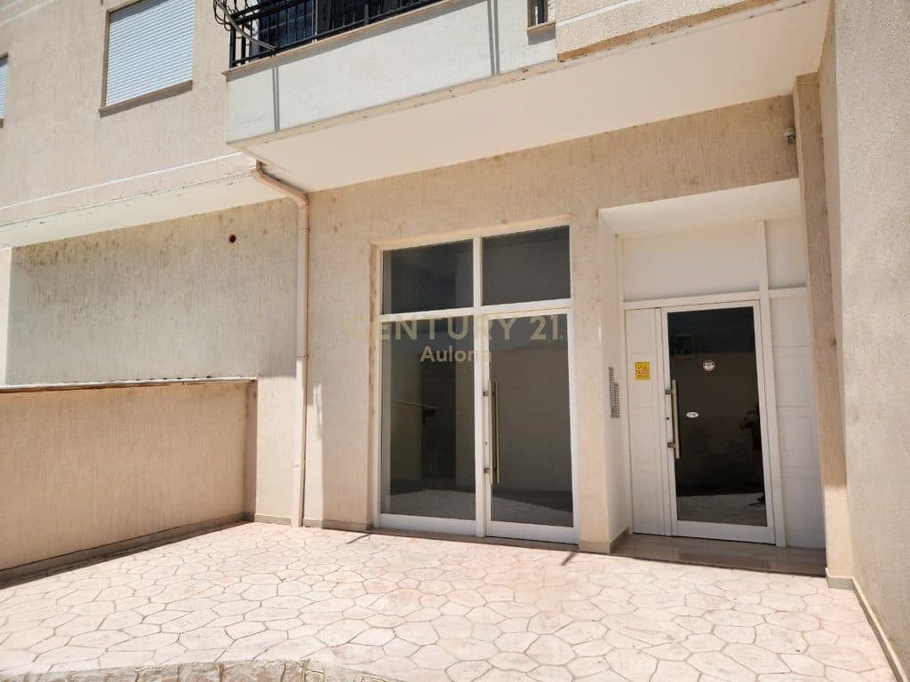 Njësi Komerciale në Shitje në Qendër, Pranë Rrugës Pelivan Leskaj