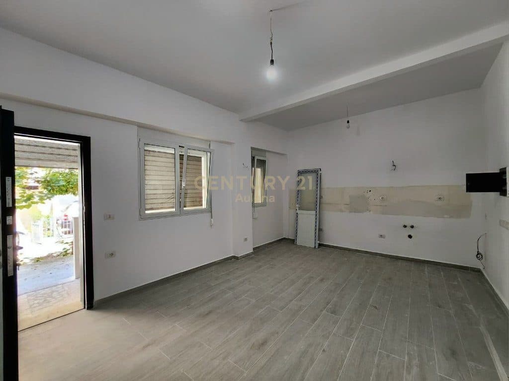 Shitet Apartament 1+1 Pranë Bulevardit Kryesor, Vlorë 2
