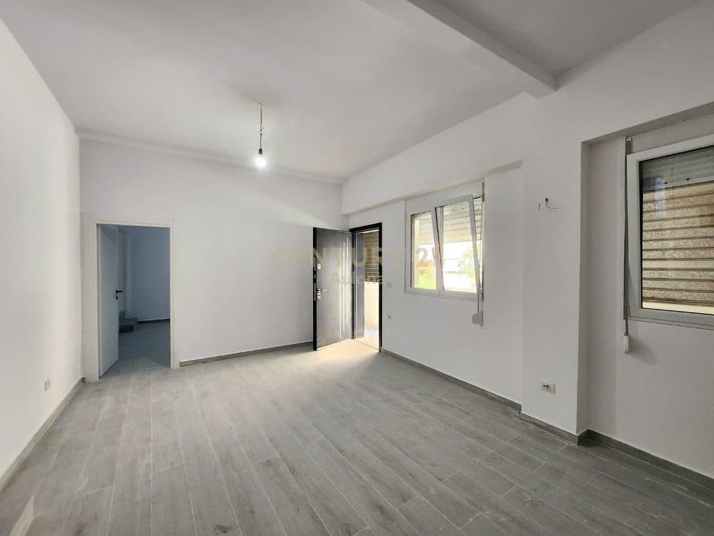 Shitet Apartament 1+1 Pranë Bulevardit Kryesor, Vlorë