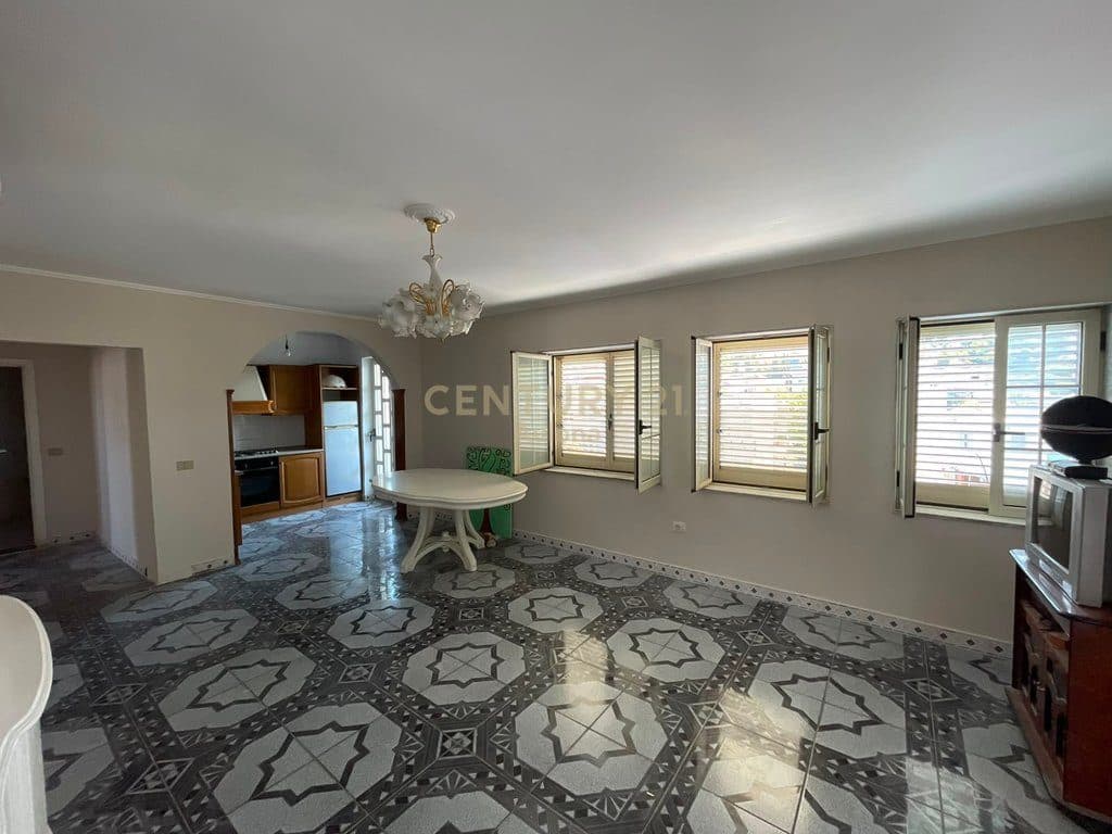 APARTMENT 2+1 FOR SALE AT THE POLICE COMMISSARIAT VLORE
