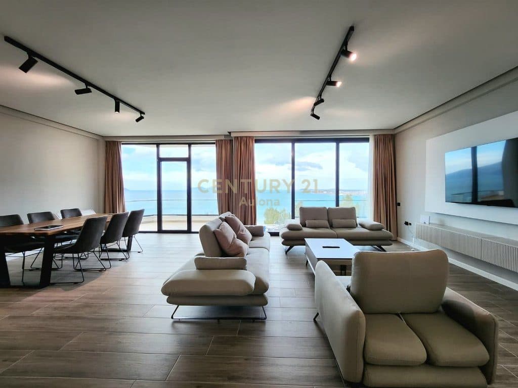 2+1 Apartment with Courtyard and Full Sea View