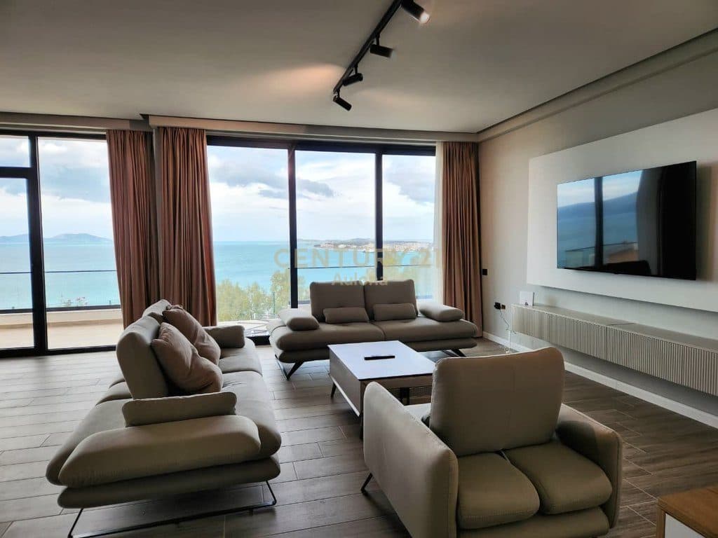 2+1 Apartment with Courtyard and Full Sea View 3