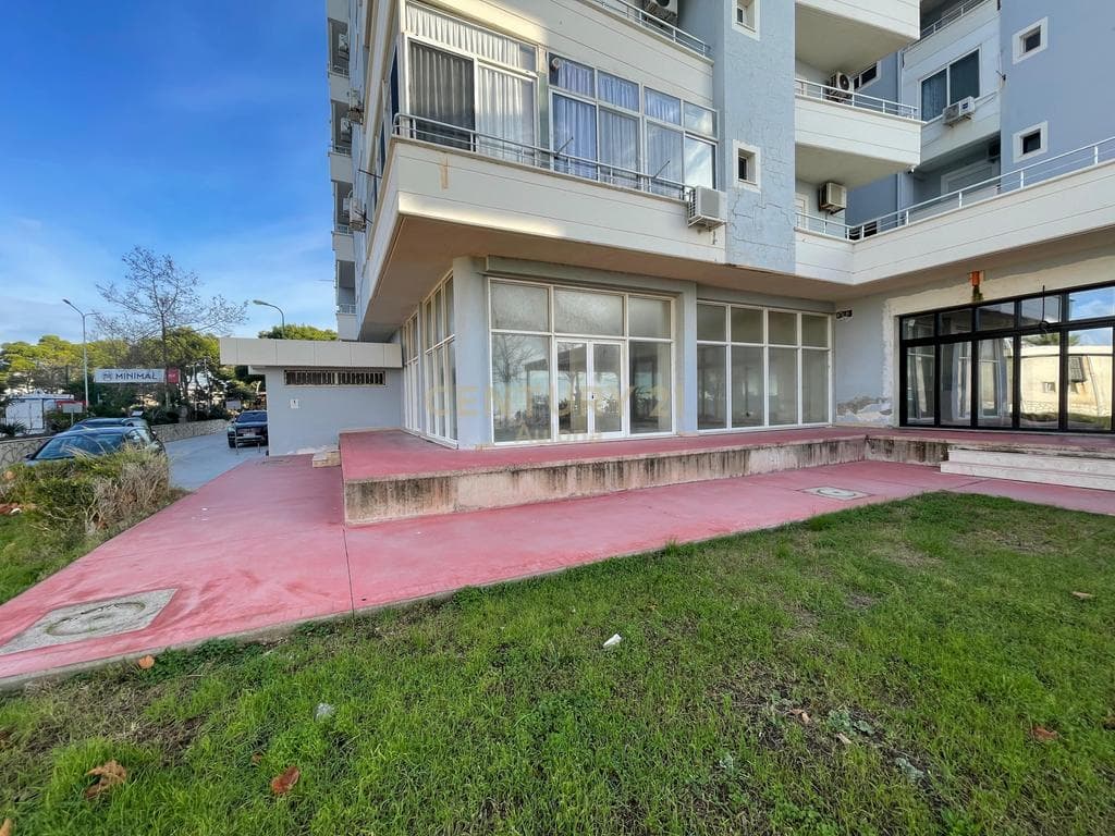 SHITET AMBIENT KOMERCIAL DHE HAPESIRE POSTE PARKIMI, PLAZHI I VJETER-VLORE! 2
