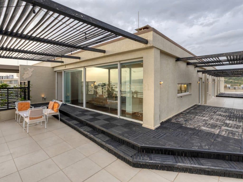 OPPORTUNITY - Exclusive Penthouse with Panoramic Sea View at Lungomare 1, Vlorë 2