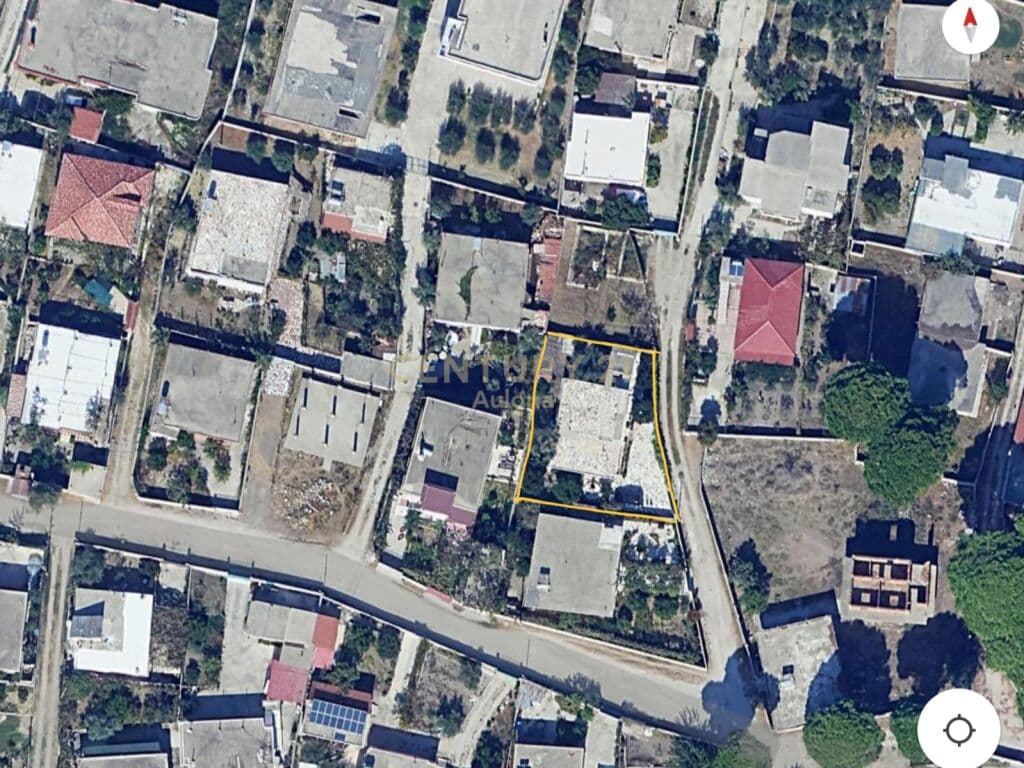 LAND FOR SALE + BUILDING IN THE OLD BEACH AREA 2