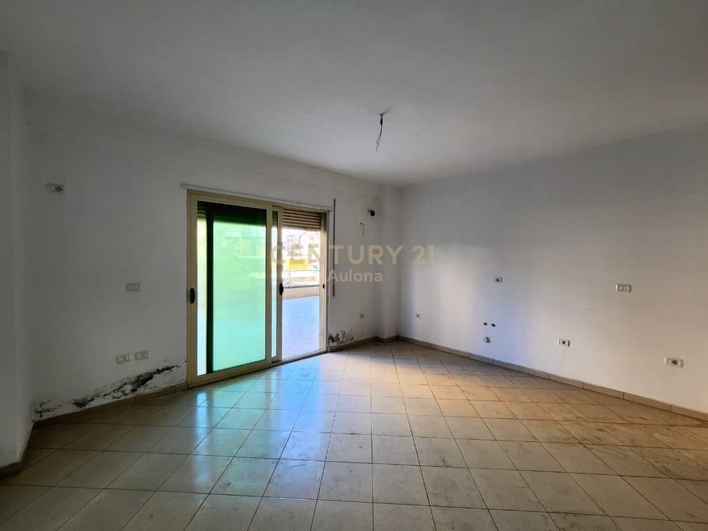 2+1 Apartment with Veranda for Sale at the "Green Tower" Complex, Vlora 3