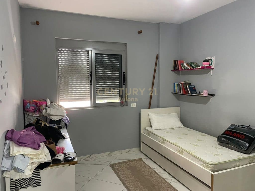 APARTAMENT ME QERA NE LUNGOMARE DERI NE 30 MAJ 4