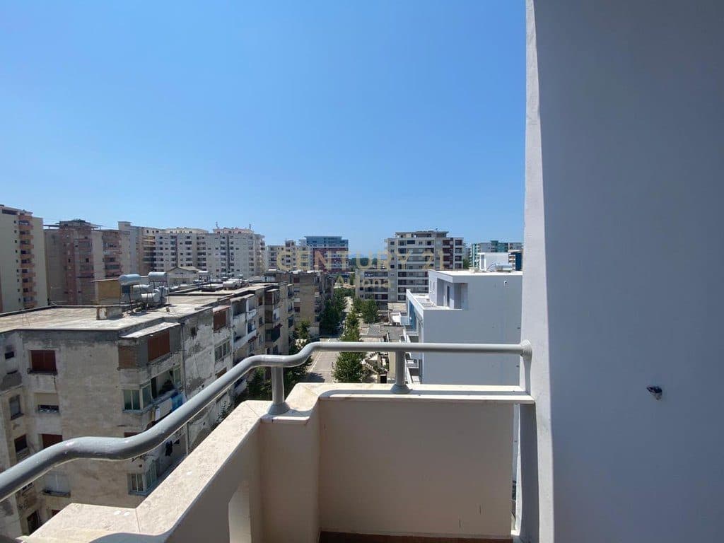 APARTAMENT 2+1+2 PER QERA PRANE BULEVARDIT 4