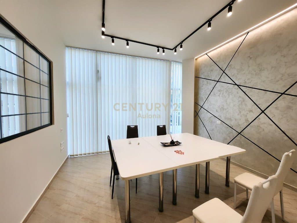 SHOP FOR RENT AT COBO CENTER NEAR LUNGOMARE 1