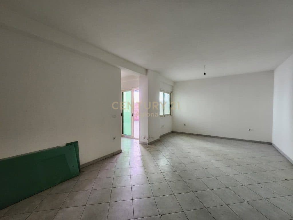 1+1 APARTMENT WITH VERANDA FOR SALE IN THE COMPLEX "GREEN TOWER VLORE" 3