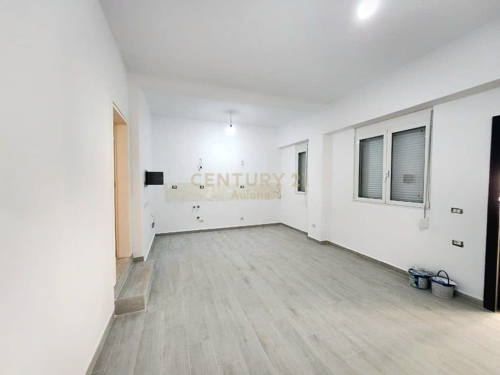 Shitet Apartament 1+1 Pranë Bulevardit Kryesor, Vlorë